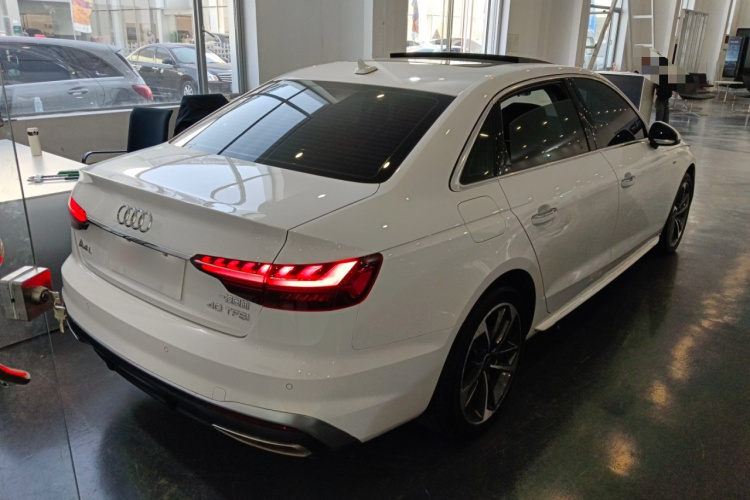 奥迪A4L 2024款 40 TFSI 时尚动感型车身外观7