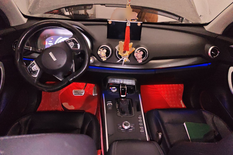 魏牌 P8 2018款 2.0T 旗舰型中控内饰12