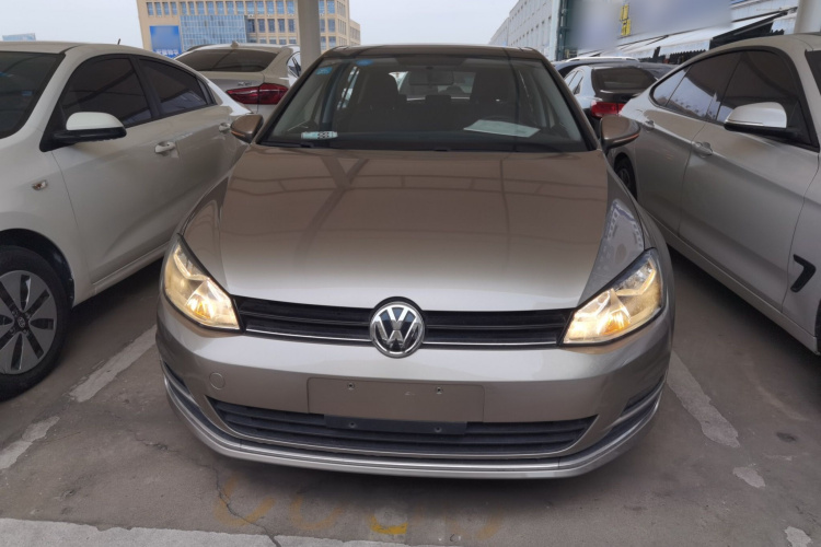 大众 高尔夫 2016款 230TSI 自动舒适型车身外观2