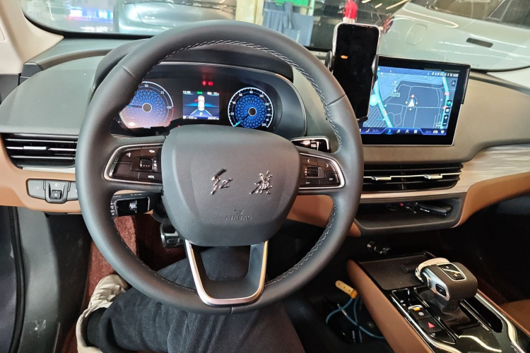 红旗E-QM5 2024款 610km PLUS中控内饰12