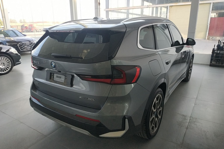 宝马iX1 2023款 xDrive30L X设计套装车身外观7