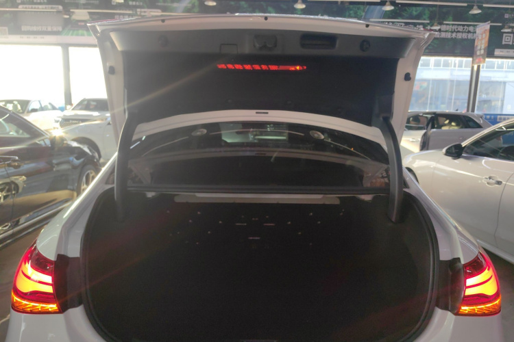 奔驰A级 2024款 改款 A 200 L 时尚型机舱底盘23