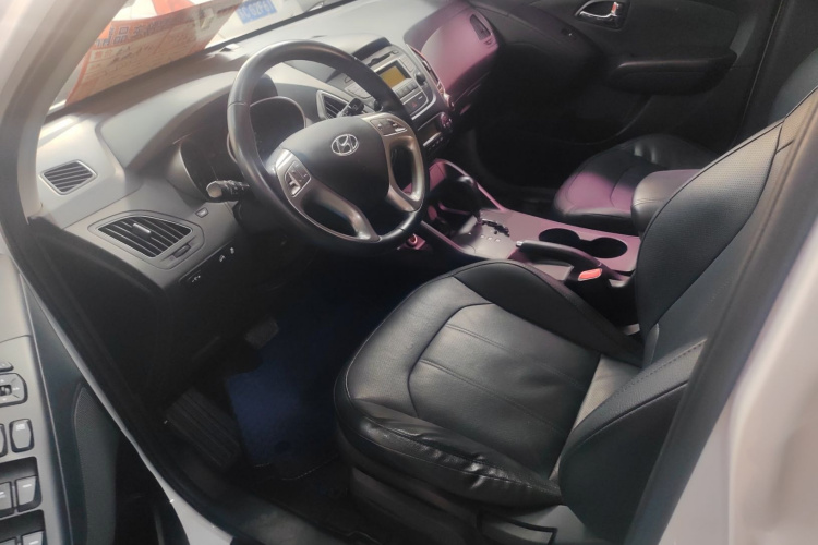 北京现代ix35 2015款 2.0L 自动两驱智能型 国V中控内饰19