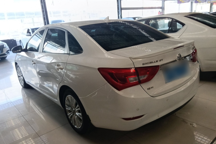 别克 英朗 2016款 15N 手动精英型车身外观4