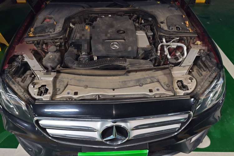 奔驰E级 2019款 E 300 L 运动豪华型局部细节24