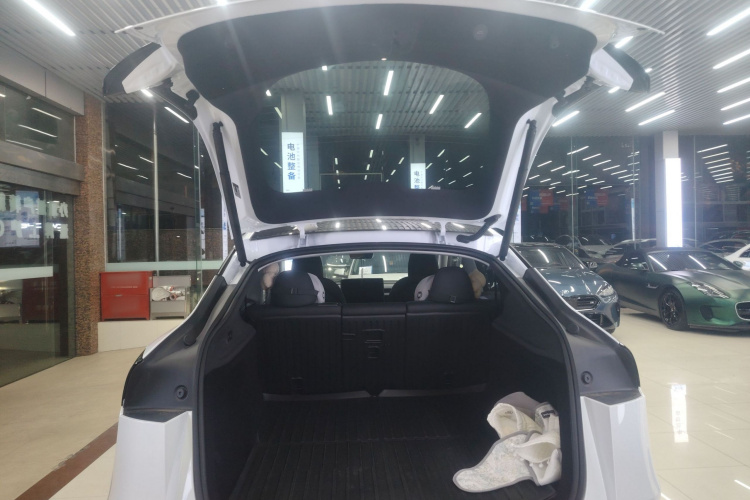 特斯拉 Model Y 2025款 后轮驱动版机舱底盘23