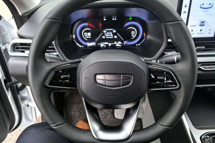 吉利汽车 帝豪 2025款 第4代 1.5L CVT龙腾版局部细节13