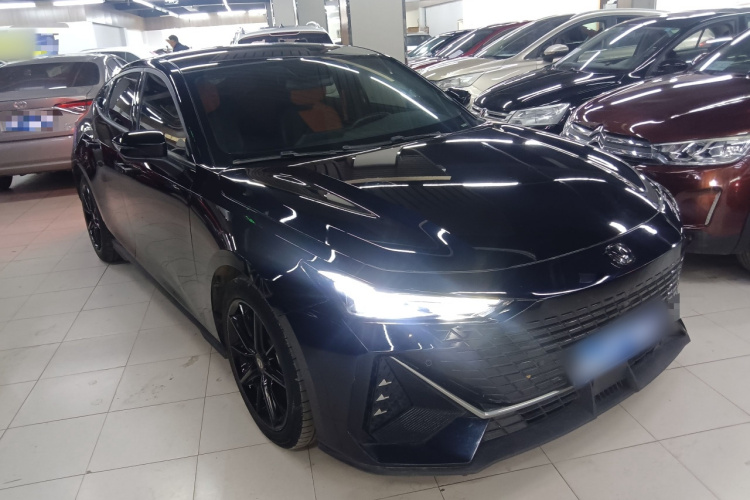 长安UNI-V 2023款 1.5T 尊贵型车身外观6002