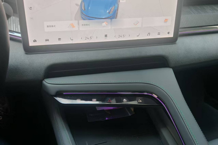 极氪001 2023款 ME版 100kWh中控内饰7010