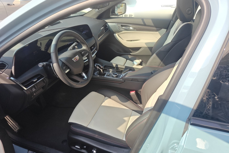 凯迪拉克CT5 2025款 28T 赛道性能版+巅峰赛道选装包中控内饰19