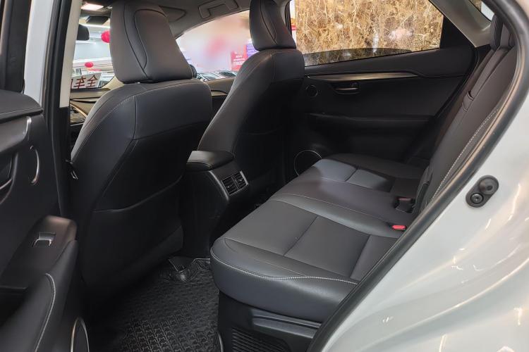 雷克萨斯NX 2018款 300 前驱 锋行版中控内饰7003