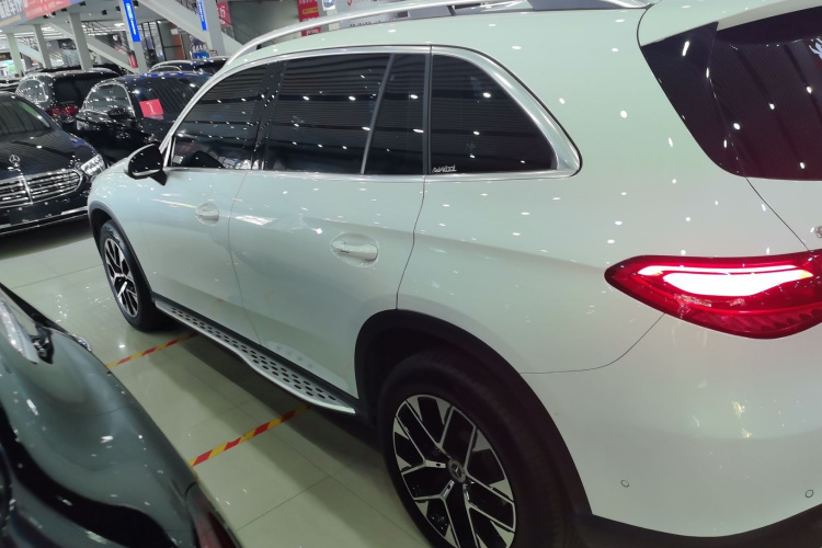 奔驰GLC 2023款 GLC 260 L 4MATIC 动感型 7座车身外观4