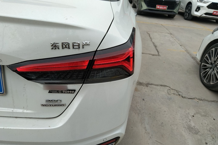 日产 天籁 2022款 2.0T XL 进享版车身外观9