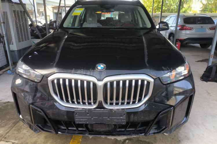 宝马X5 2025款 xDrive 30Li 尊享型M运动曜夜套装车身外观2