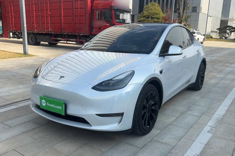 特斯拉 Model Y 2021款 标准续航后驱版车身外观1