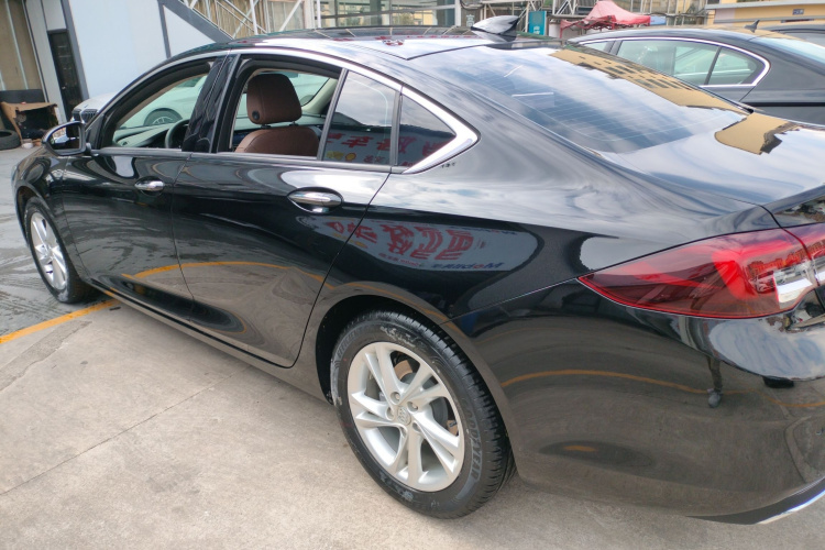 别克 君威 2022款 552T 智享型车身外观4