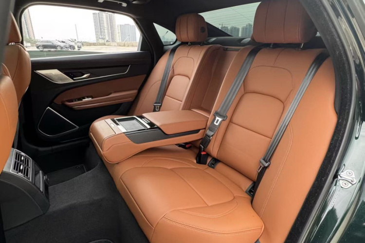 捷豹XFL 2023款 XFL 2.0T P250 两驱精英运动版中控内饰7012