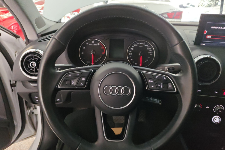 奥迪A3 2018款 30周年年型 Limousine 35 TFSI 时尚型中控内饰13