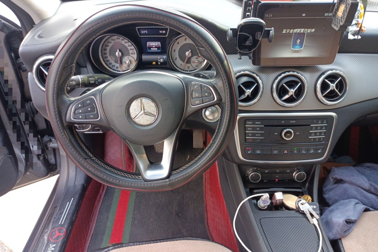 奔驰GLA 2016款 GLA 220 4MATIC 时尚型中控内饰13