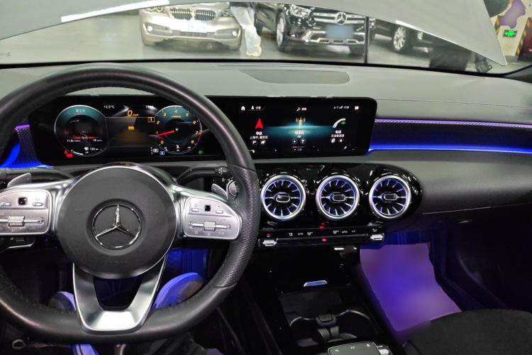 奔驰A级 2021款 A 200 L 运动轿车时尚型中控内饰7002