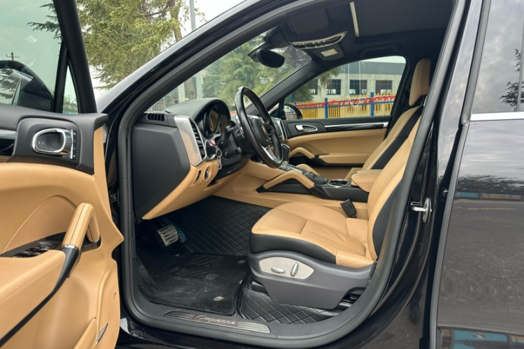 保时捷 2015款 Cayenne 3.0T中控内饰7005