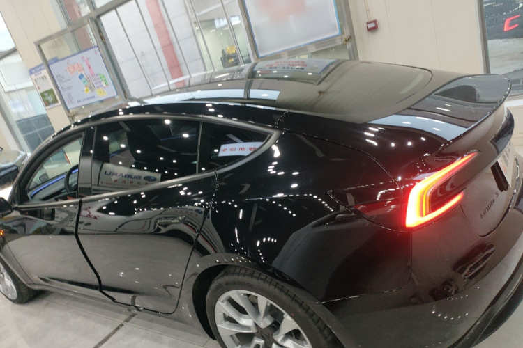 特斯拉 Model 3 2025款 改款 后轮驱动版车身外观4