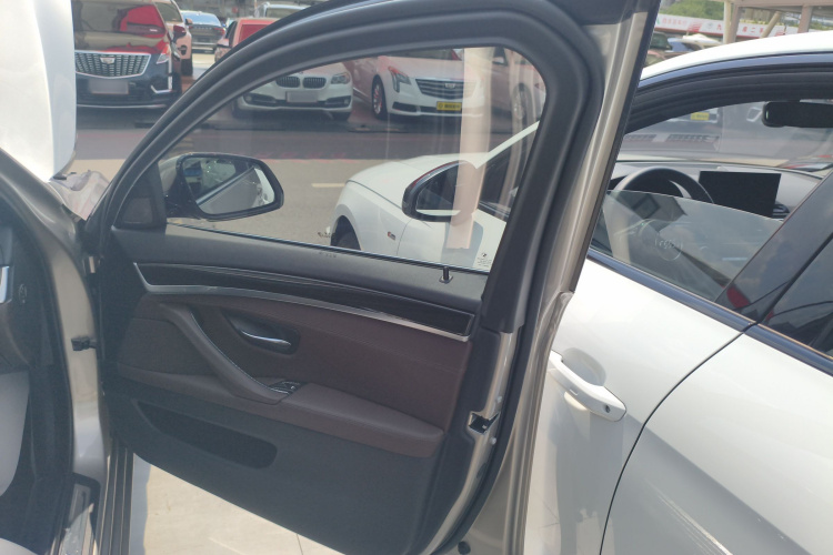 宝马5系 2017款 525Li 豪华设计套装中控内饰7005