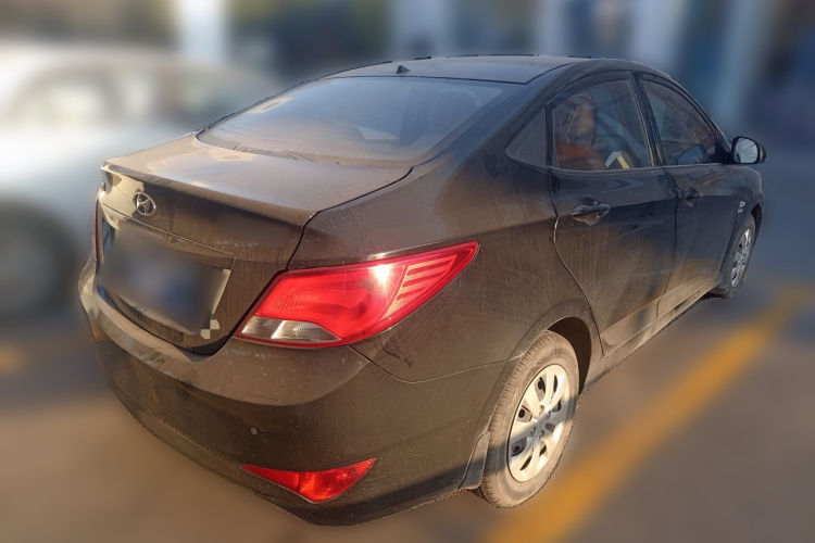 现代 瑞纳 2014款 1.4L 手动智能型GLS车身外观7