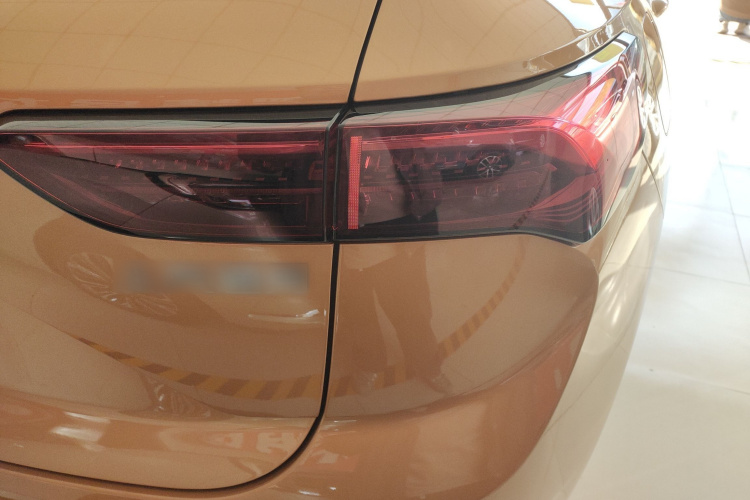 别克 2024款 昂科威S  25T 炫黑风尚版车身外观9