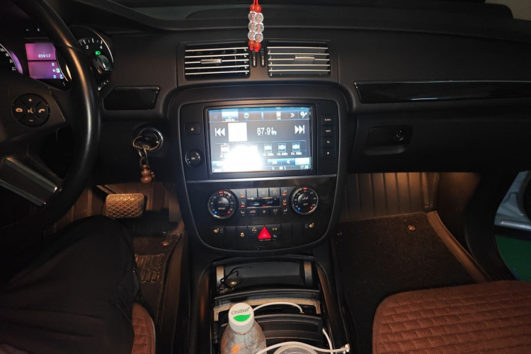 奔驰R级 2017款 R 320 4MATIC 商务型臻藏版局部细节16