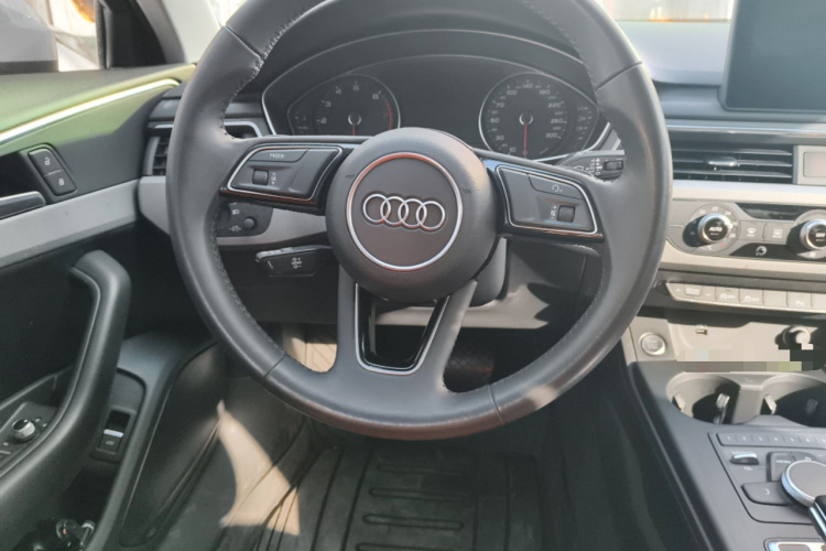 奥迪A4L 2019款 40 TFSI 进取型 国V中控内饰13