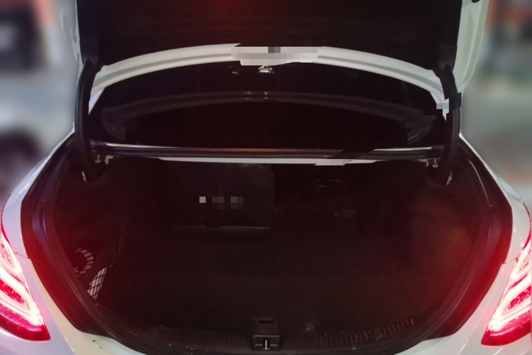 奔驰C级 2017款 改款 C 200 运动版中控内饰23