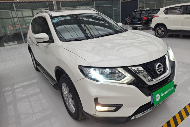 日产 奇骏 2019款 2.0L CVT舒适版 2WD车身外观3