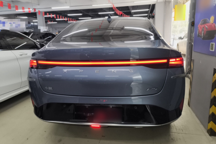 小鹏P5 2022款 550P车身外观6