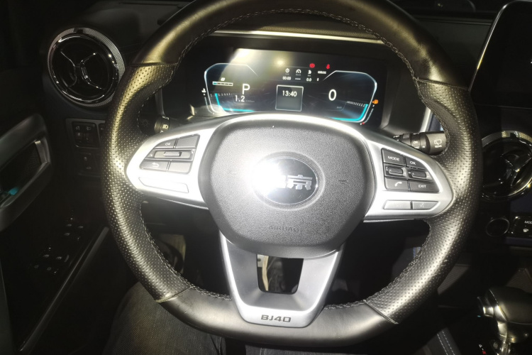 北京越野 北京BJ40 2019款 PLUS 2.3T 自动四驱尊享版 国VI中控内饰13