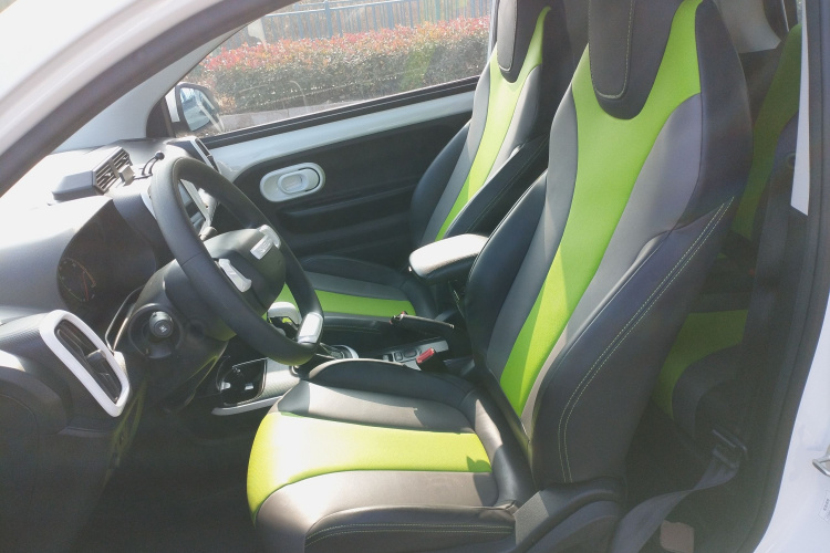 荣威 科莱威CLEVER 2021款 302km新四座超能版中控内饰19