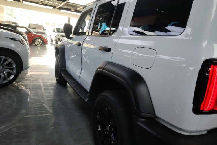 坦克300 2023款 越野版 2.0T 征服者车身外观4