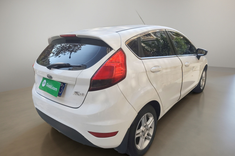 福特 嘉年华 2013款 两厢 1.5L 手动风尚型车身外观7