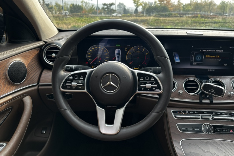 奔驰E级 2020款 E 260 L中控内饰7006