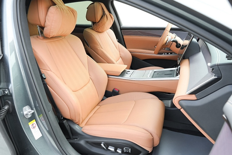 比亚迪 汉L 2025款 DM-p 四驱激光雷达旗舰型中控内饰7005