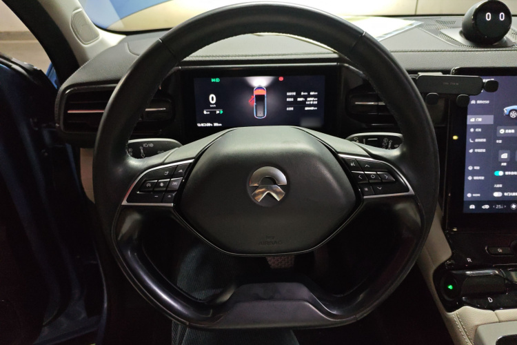 蔚来ES8 2018款 355KM 基准版 七座版中控内饰13