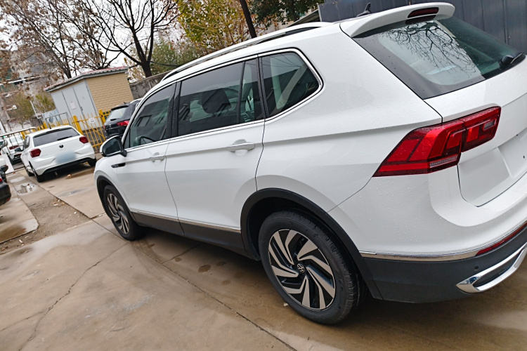 大众 途观L 2024款 300TSI 自动两驱智享版车身外观4