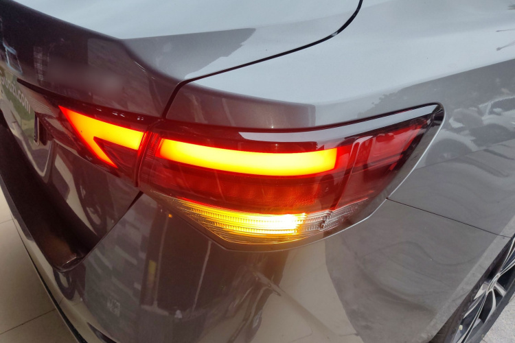 日产 轩逸 2022款 1.6L XL CVT悦享版车身外观9