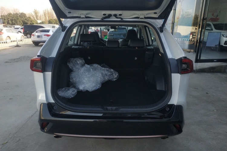 丰田 威兰达 2024款 2.0L CVT两驱都市版机舱底盘23