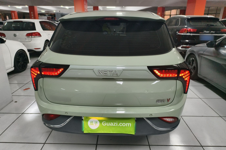 哪吒汽车 哪吒V 2022款 潮 300 Lite 三元锂车身外观6