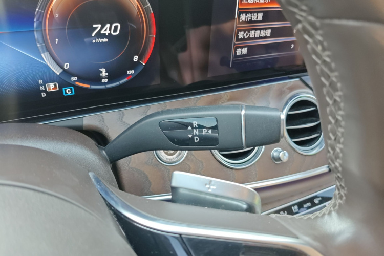 奔驰E级 2023款 改款 E 300 L 时尚型局部细节18