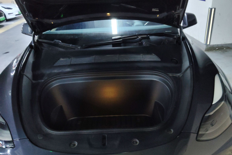 特斯拉 Model Y 2021款 Performance高性能全轮驱动版机舱底盘24