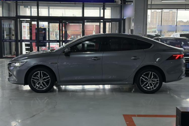 比亚迪 秦PLUS 2023款 冠军版 DM-i 120KM卓越型车身外观6002