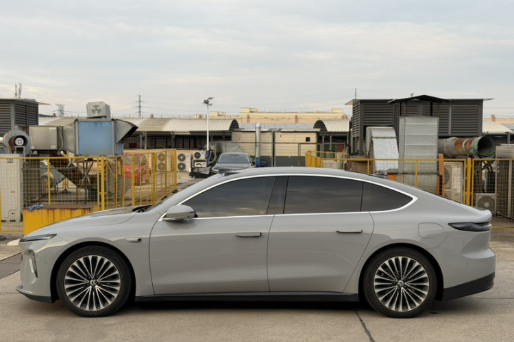 蔚来ET7 2022款 75kWh车身外观6004