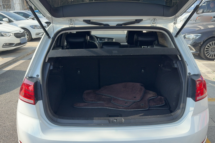 大众 高尔夫 2020款 200TSI DSG舒适进取版局部细节23